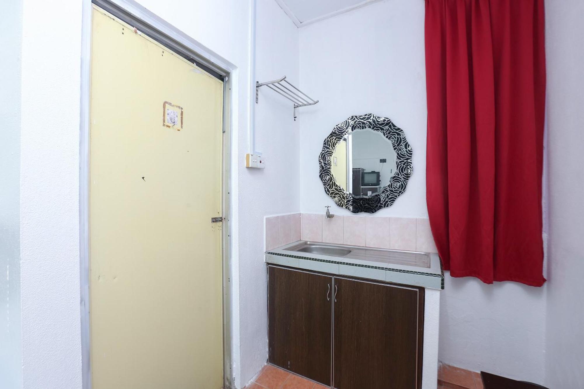 Oyo 89755 D&D Budget Inn Kota Bharu Exterior photo
